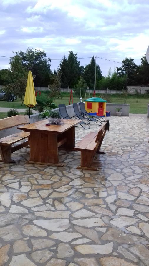 Holiday Home Izabela Krsan Екстер'єр фото