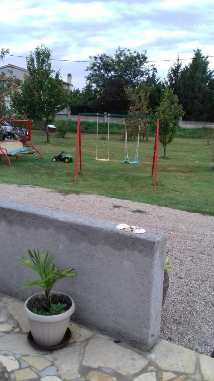 Holiday Home Izabela Krsan Екстер'єр фото