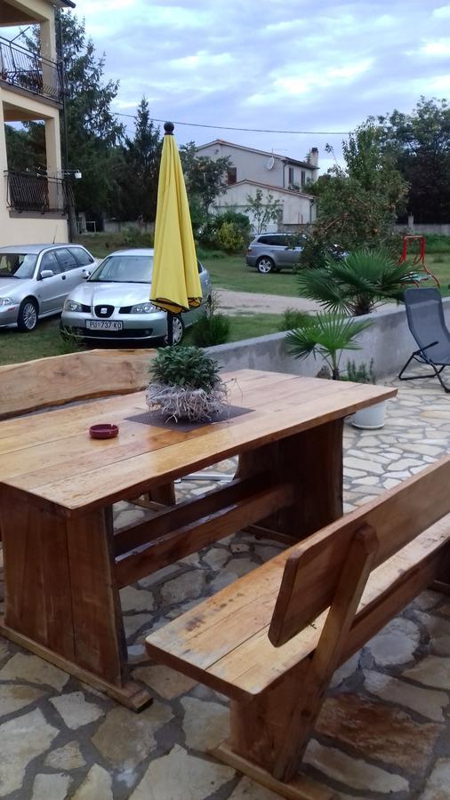 Holiday Home Izabela Krsan Екстер'єр фото